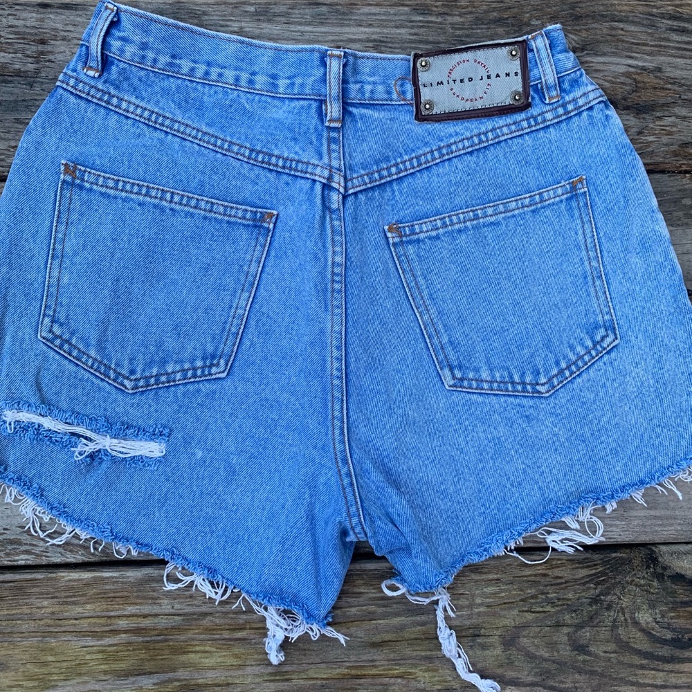 HIGH WAISTED LIMITED CUT OFF JEAN SHORTS